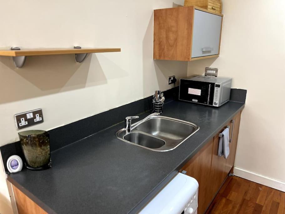 Entire Flat, 2 Bedroom & 2 Bathrooms In เบอร์มิงแฮม ภายนอก รูปภาพ