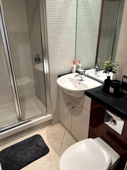 Entire Flat, 2 Bedroom & 2 Bathrooms In เบอร์มิงแฮม ภายนอก รูปภาพ